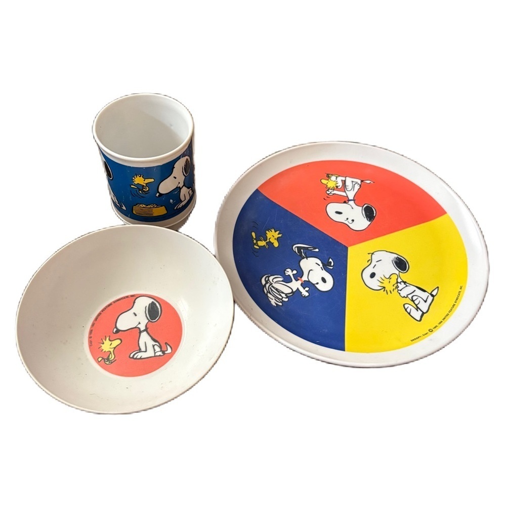 Vintage Snoopy Plate Set Peanuts Melamine Triangle Dinnerware Woodstock Cartoon
